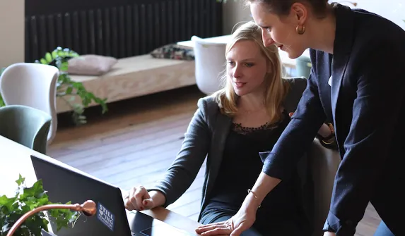 How can an accountant help a small business? title background