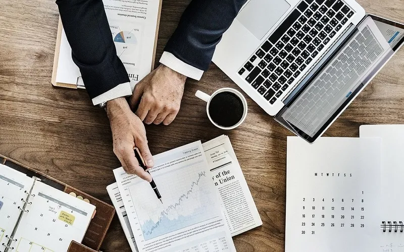 What type of accountant is best for small business? title background